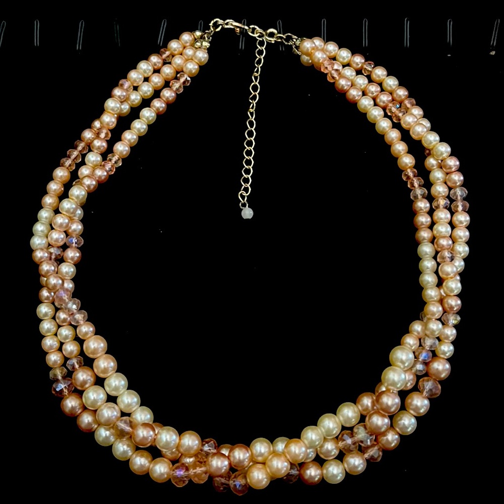 Beautiful pink pearl choker with extender